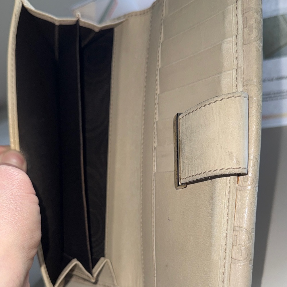 Authentic Gucci included COA certification Gold Embossed wallet - Picture 5 of 16